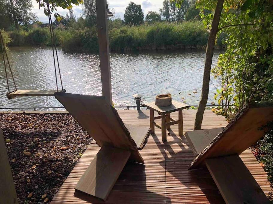 فيلا Gezellige Pipo Met Grote Schommel Aan Het Water ميديمبليك المظهر الخارجي الصورة