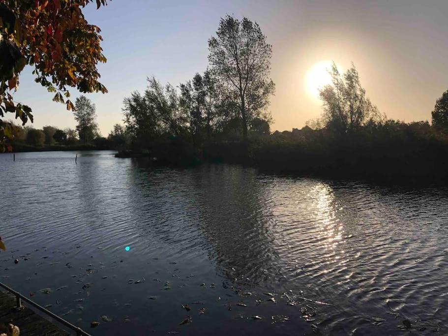 فيلا Gezellige Pipo Met Grote Schommel Aan Het Water ميديمبليك المظهر الخارجي الصورة