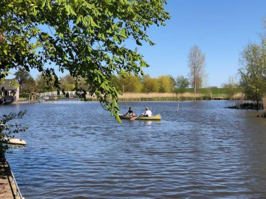 فيلا Gezellige Pipo Met Grote Schommel Aan Het Water ميديمبليك المظهر الخارجي الصورة